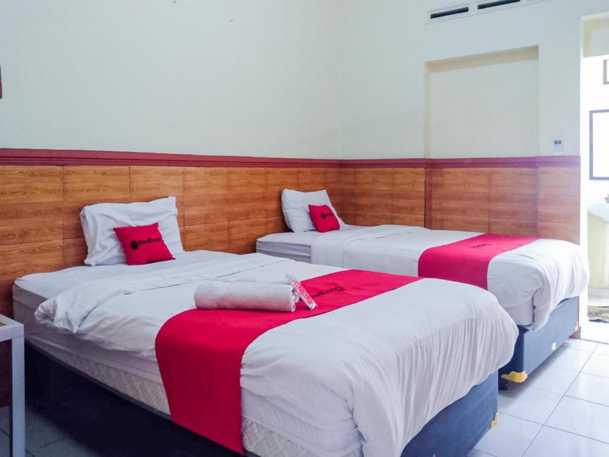 Hotel Reddoorz Syariah At Griya Soeratin Pacitan Extérieur photo