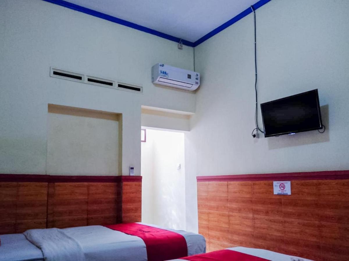 Hotel Reddoorz Syariah At Griya Soeratin Pacitan Extérieur photo