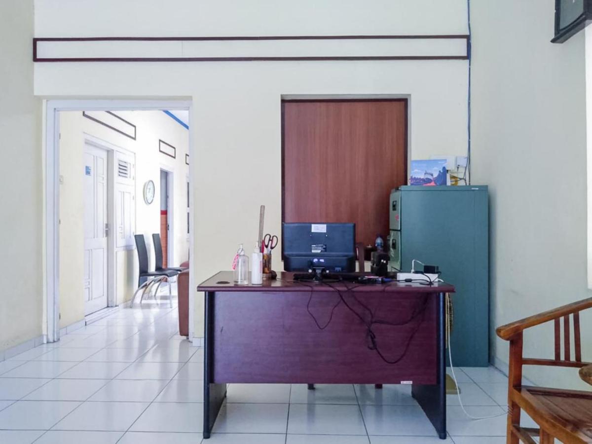 Hotel Reddoorz Syariah At Griya Soeratin Pacitan Extérieur photo