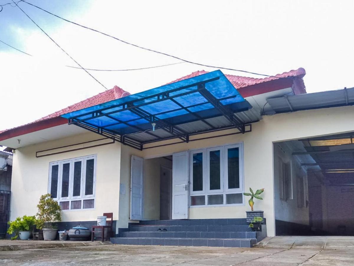 Hotel Reddoorz Syariah At Griya Soeratin Pacitan Extérieur photo
