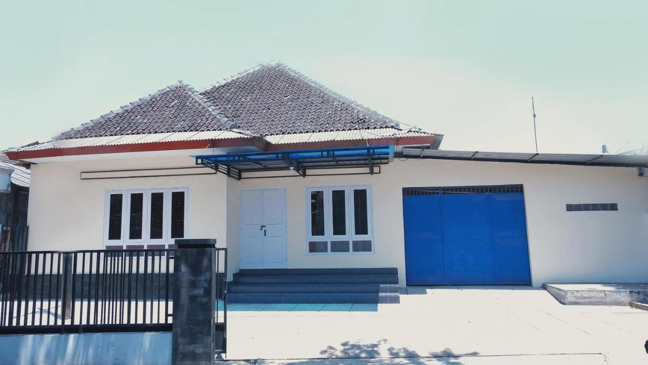 Hotel Reddoorz Syariah At Griya Soeratin Pacitan Extérieur photo