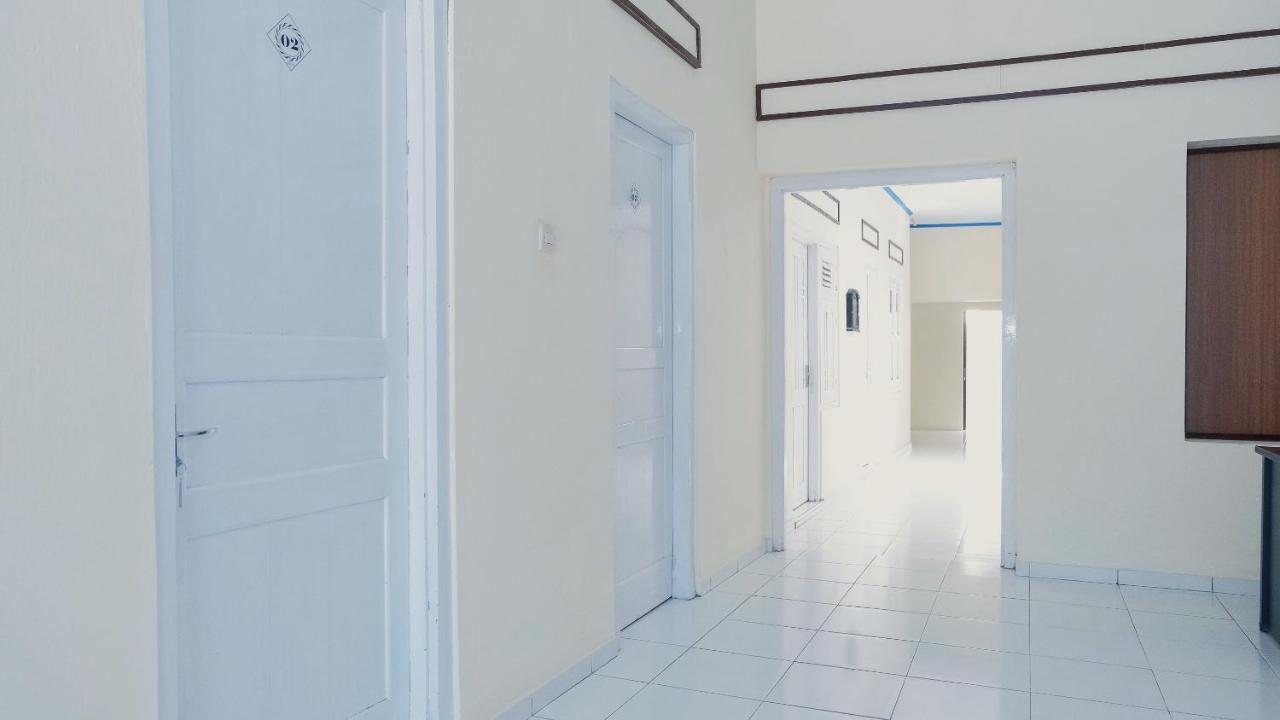 Hotel Reddoorz Syariah At Griya Soeratin Pacitan Extérieur photo